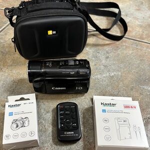 Canon VIXIA HF M30 Camcorder – 1080p Video, Batteries, Charger & Remote w/Bag.